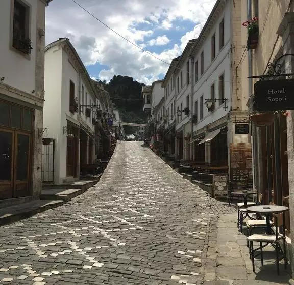 Guest House And Hostel Hani I Fisnikut
