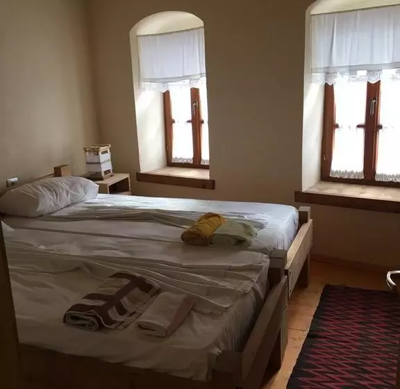 Guest House And Hostel Hani I Fisnikut
