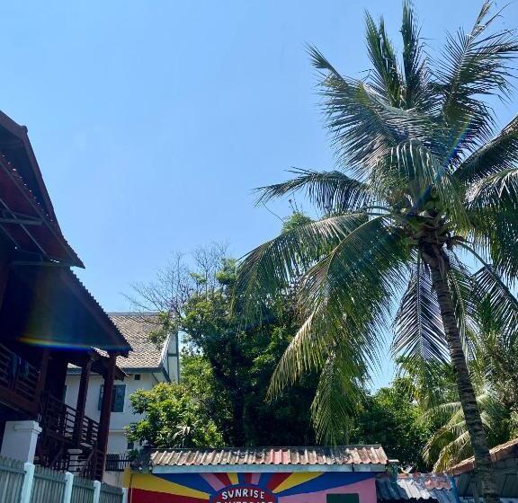 Sunrise Riverside Pool Hostel