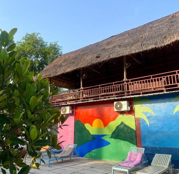 Sunrise Riverside Pool Hostel