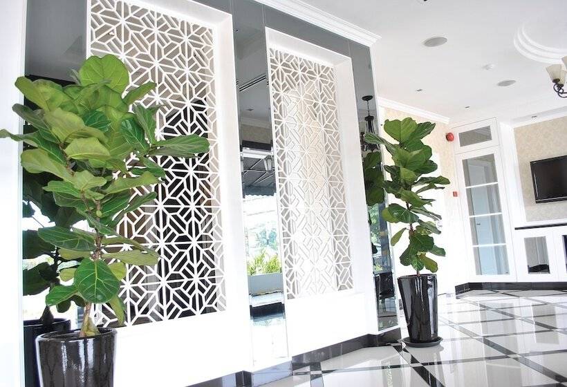 Hotel The Grand Jade