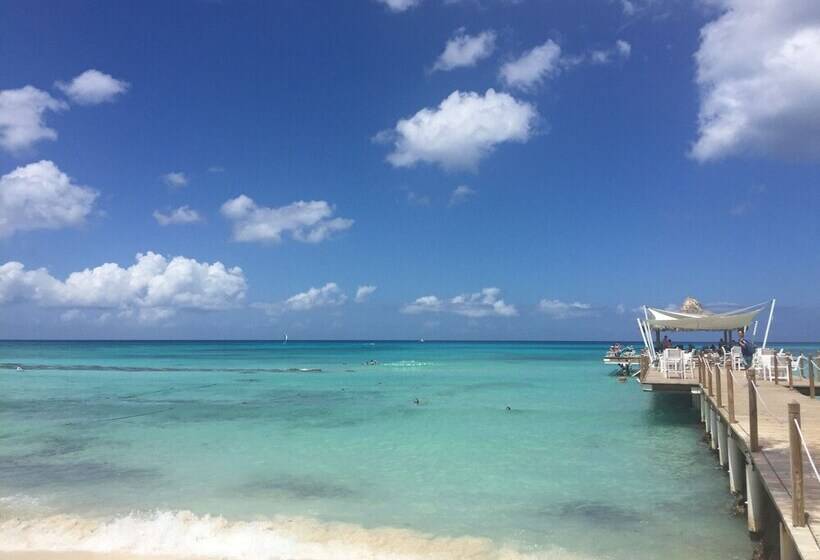 Apartaments At Cadaques Caribe