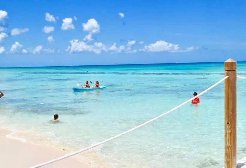 Apartaments At Cadaques Caribe