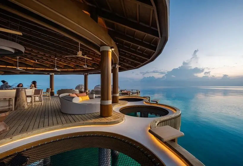 استراحتگاه Centara Grand Lagoon Maldives