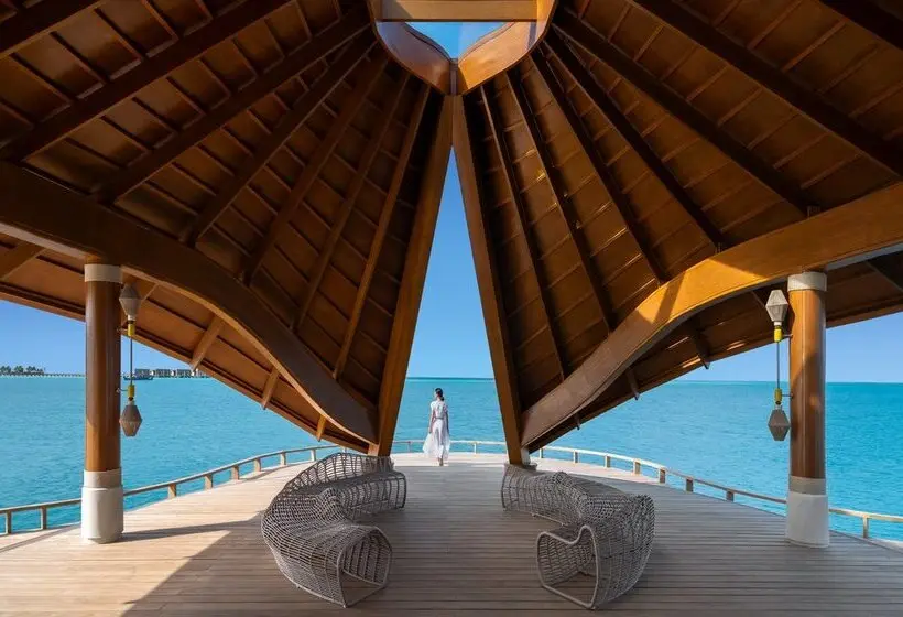 استراحتگاه Centara Grand Lagoon Maldives