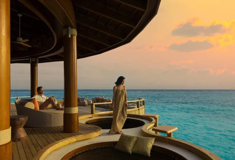 استراحتگاه Centara Grand Lagoon Maldives