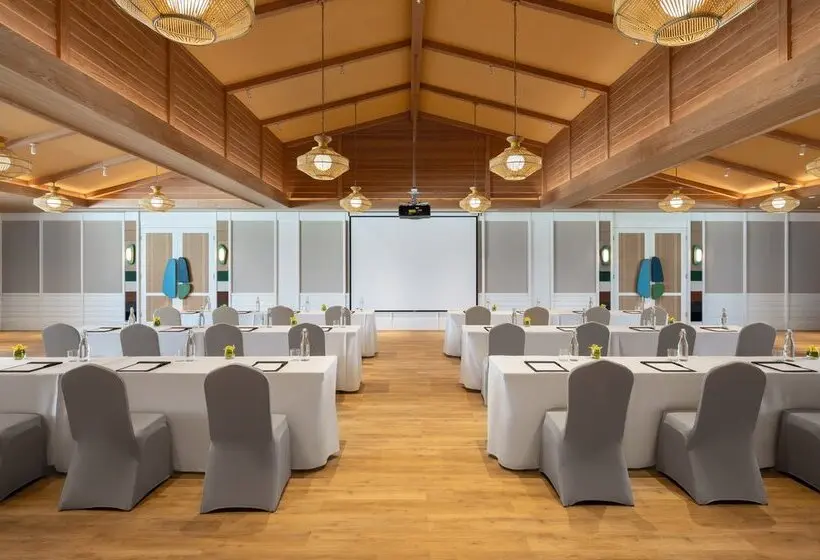 استراحتگاه Centara Grand Lagoon Maldives