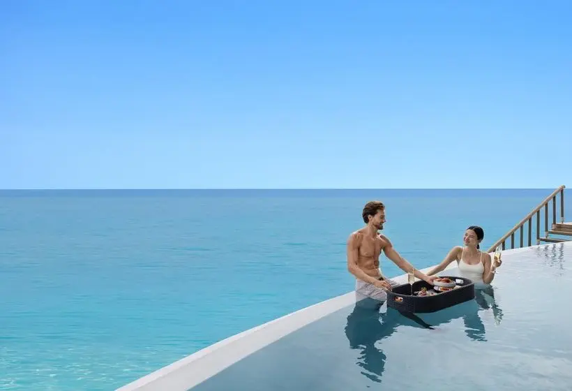 استراحتگاه Centara Grand Lagoon Maldives