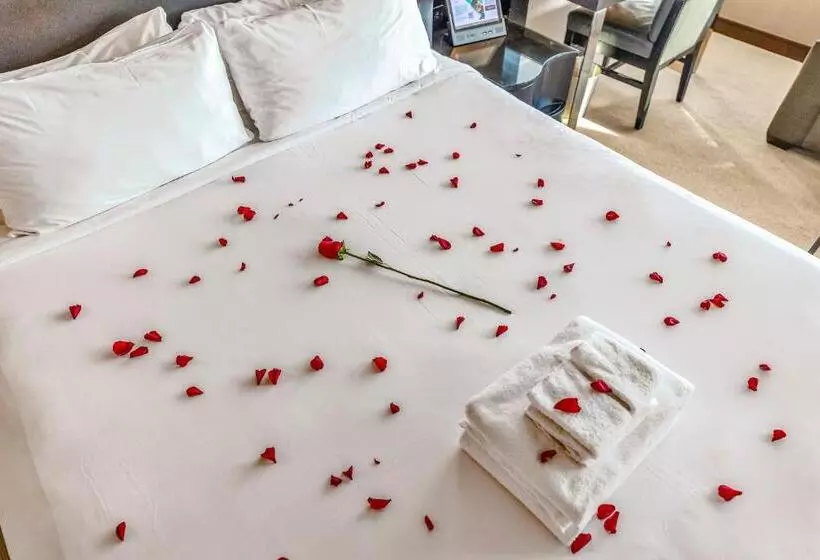 Vdara Beautiful Suite On 22nd Flr Free Valet Parking