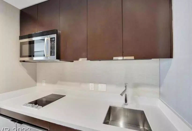 Vdara Beautiful Suite On 22nd Flr Free Valet Parking