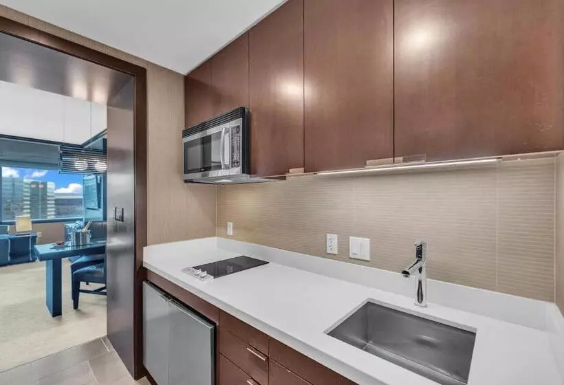 Vdara Beautiful Suite On 22nd Flr Free Valet Parking