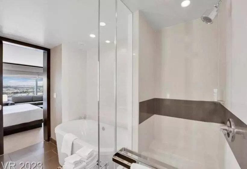 Vdara Beautiful Suite On 22nd Flr Free Valet Parking