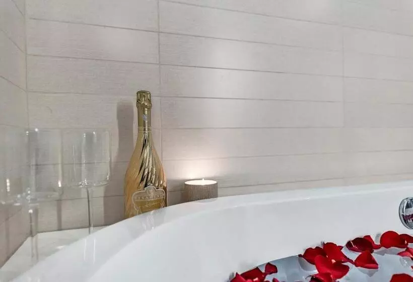 Vdara Beautiful Suite On 22nd Flr Free Valet Parking