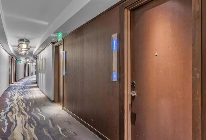 Vdara Beautiful Suite On 22nd Flr Free Valet Parking