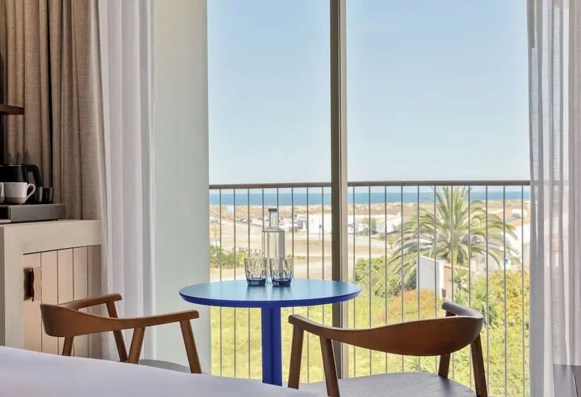 Amarello Hotel Praia Santo Andre, Tapestry Collection Hilton