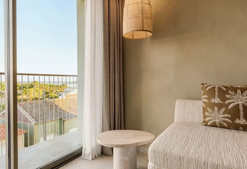 Amarello Hotel Praia Santo Andre, Tapestry Collection Hilton