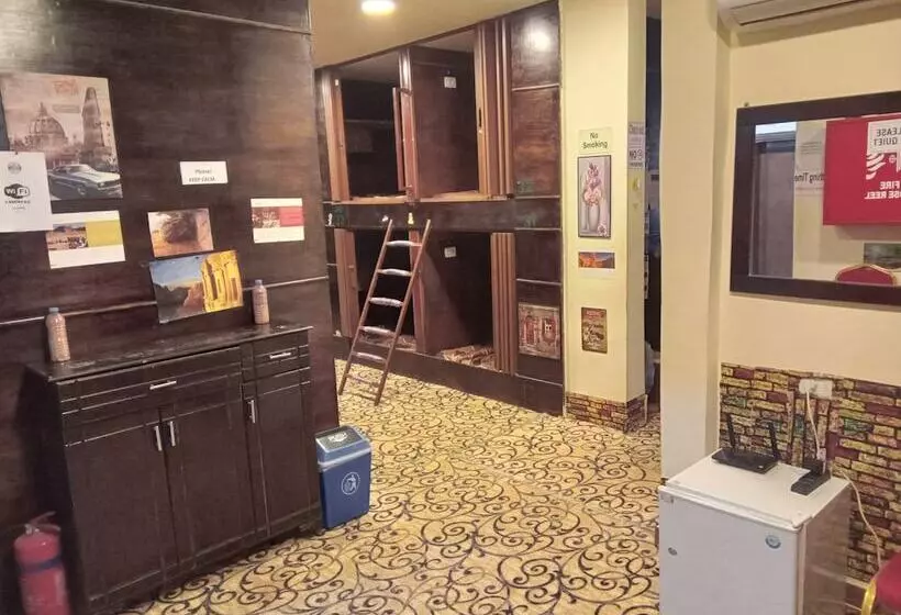 هتل کپسول Petra Inbox Hostel