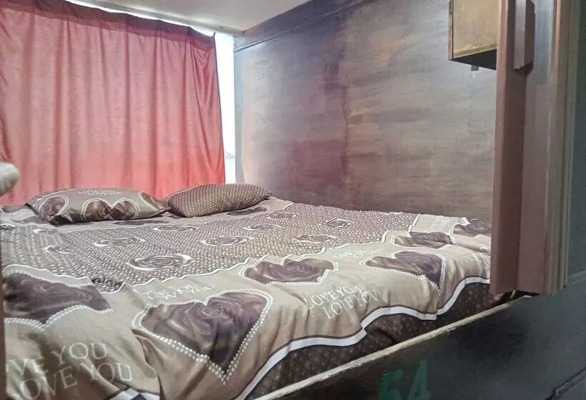 هتل کپسول Petra Inbox Hostel