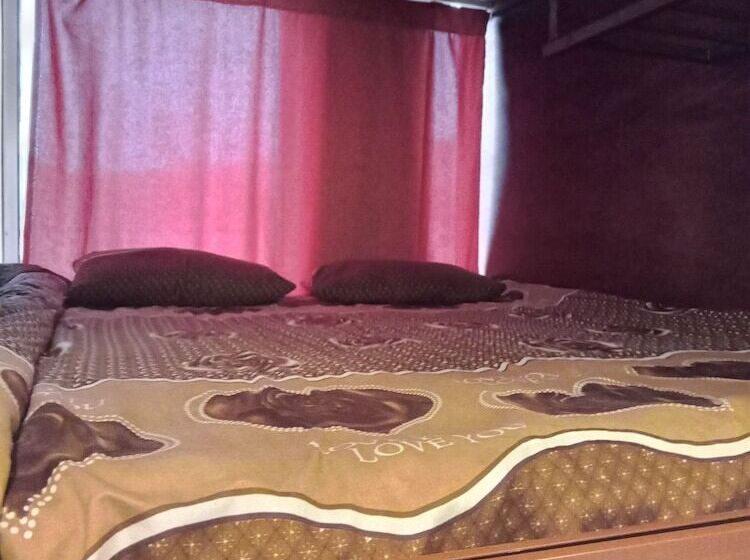 هتل کپسول Petra Inbox Hostel