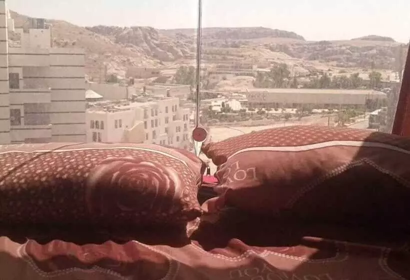 هتل کپسول Petra Inbox Hostel