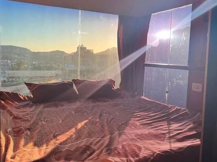 هتل کپسول Petra Inbox Hostel