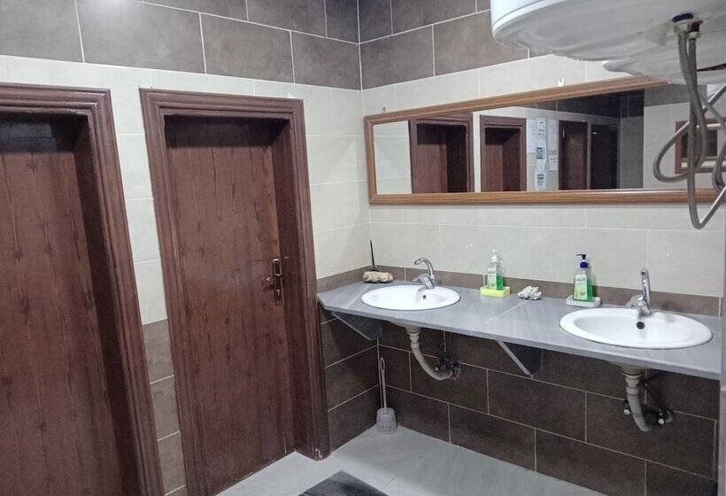 هتل کپسول Petra Inbox Hostel