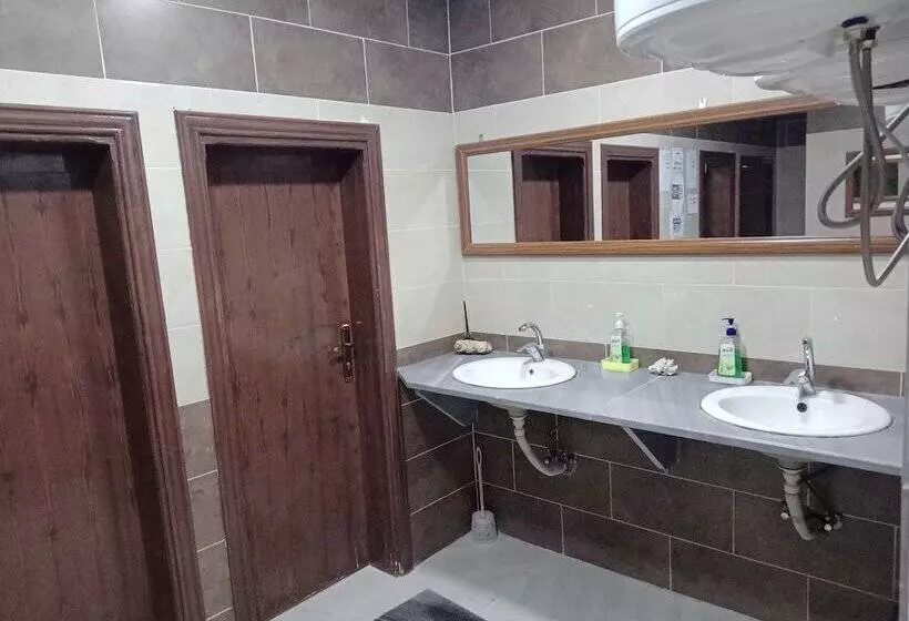 هتل کپسول Petra Inbox Hostel