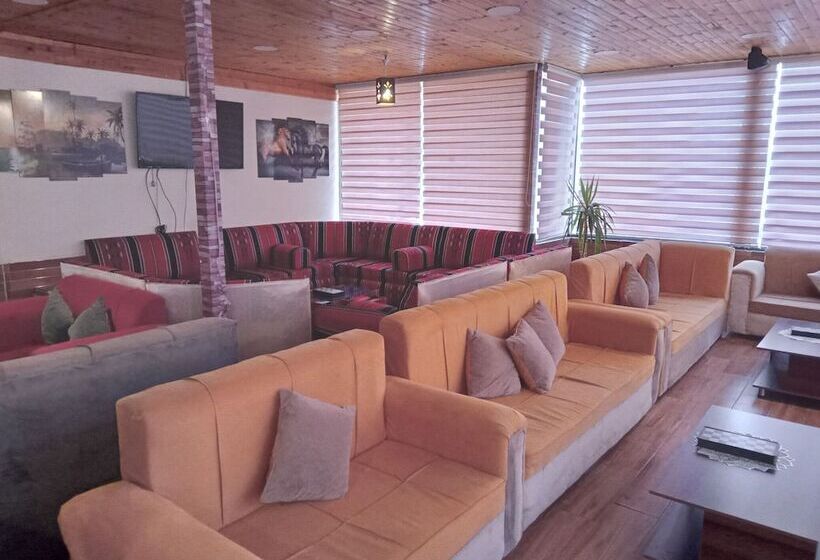 هتل کپسول Petra Inbox Hostel