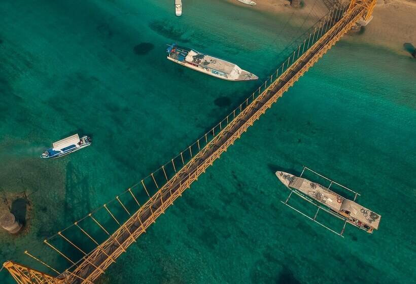 בית מלון כפרי The Dafish Ceningan