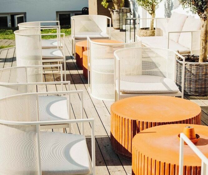 ホテル The Falcon