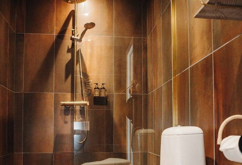 ホテル The Falcon