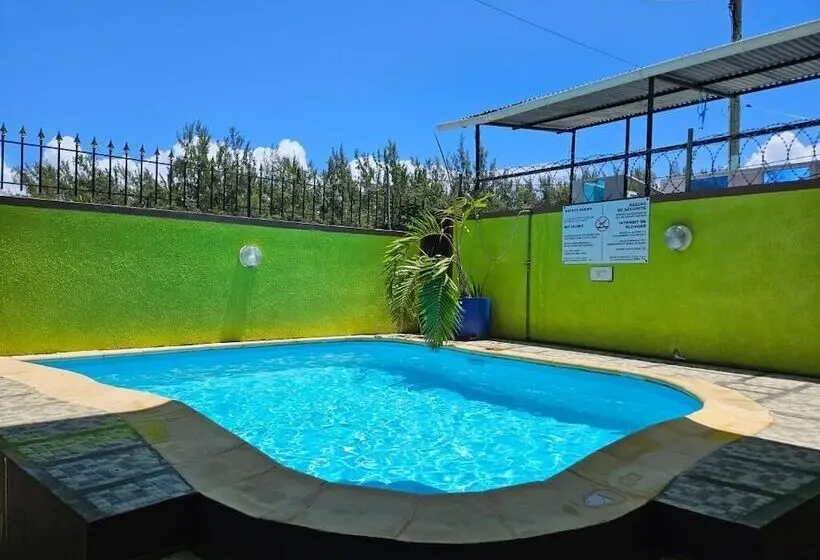 پانسیون Ushpav Villa