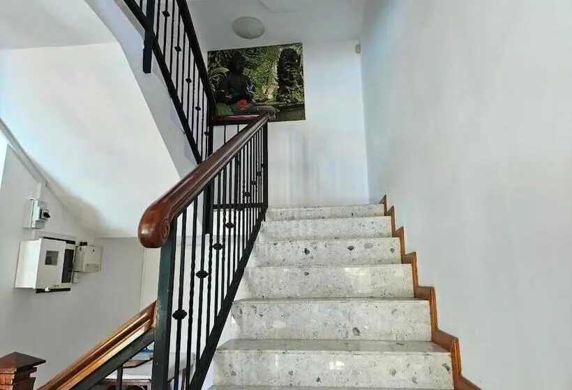 پانسیون Ushpav Villa