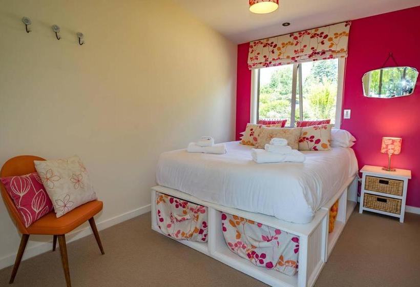 An Alpine Lodge For Sharing