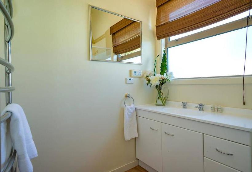 An Alpine Lodge For Sharing