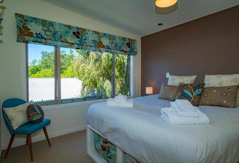 An Alpine Lodge For Sharing