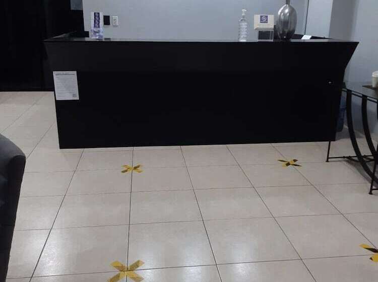 فندق Habitat Inn