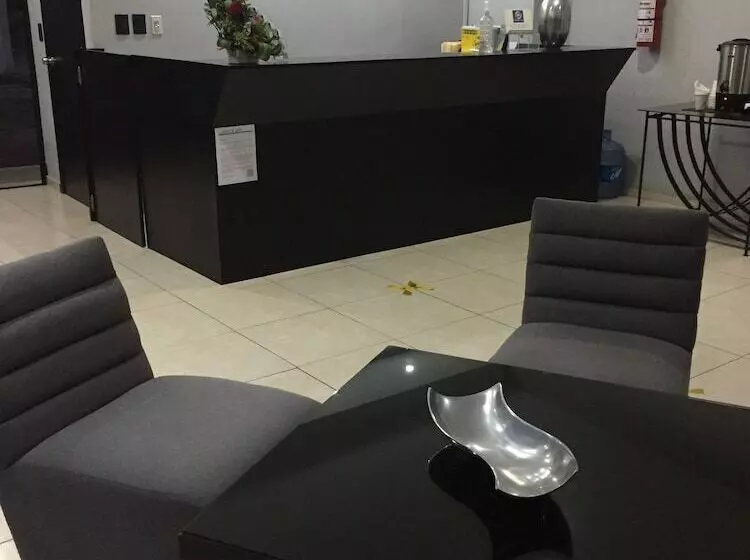 ホテル Habitat Inn