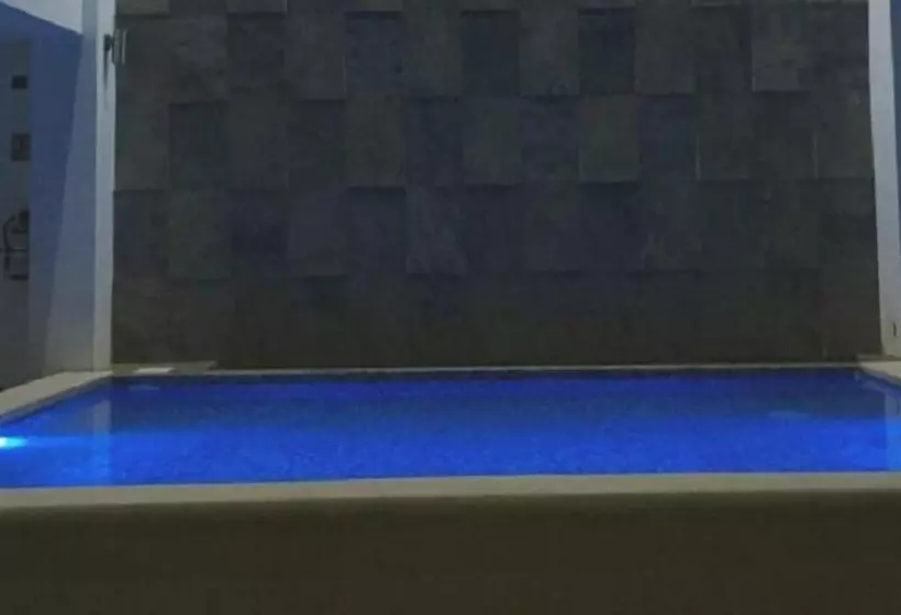 ホテル Habitat Inn