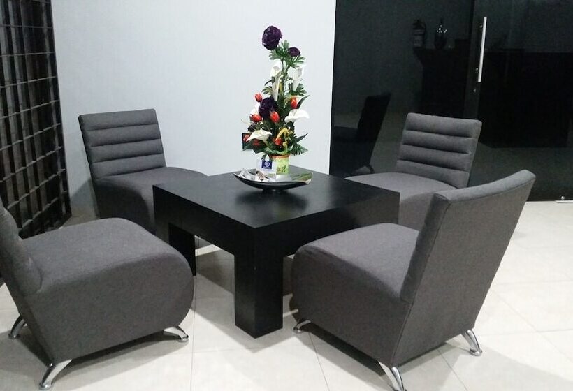 فندق Habitat Inn