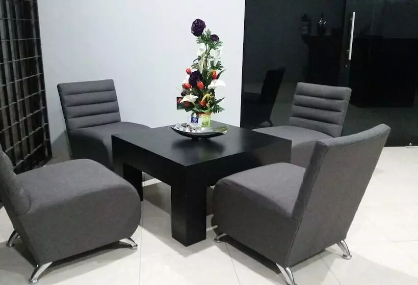 ホテル Habitat Inn