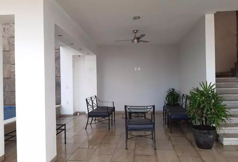 ホテル Habitat Inn