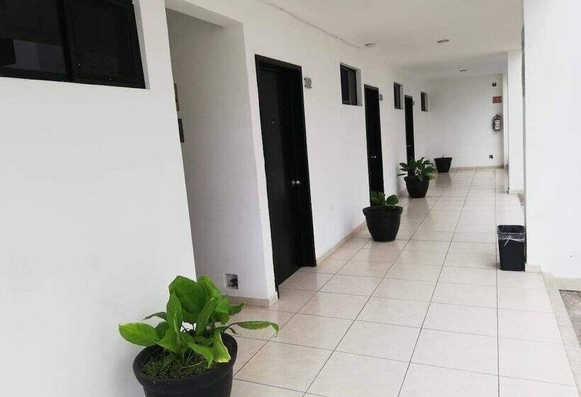 فندق Habitat Inn