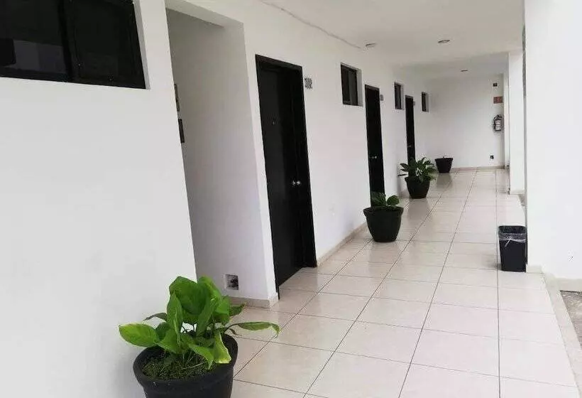 ホテル Habitat Inn