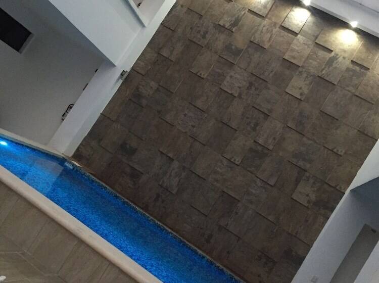 فندق Habitat Inn