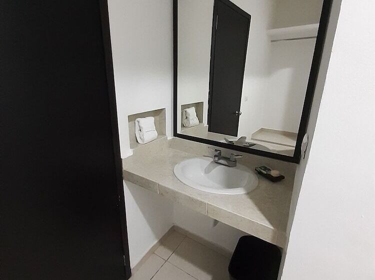 فندق Habitat Inn