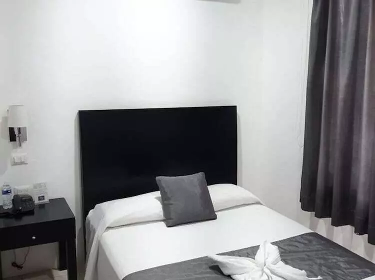 ホテル Habitat Inn