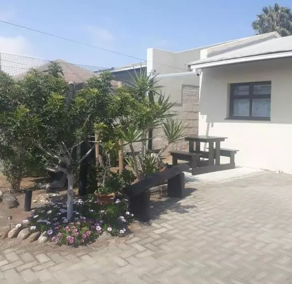 تختخواب و صبحانه Sunflower Self Catering