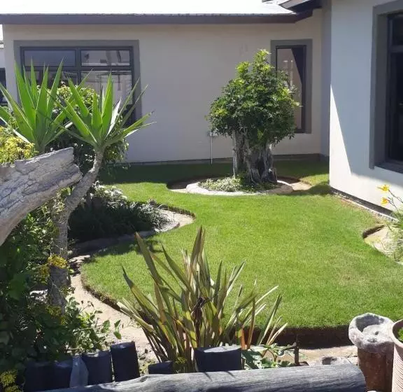 تختخواب و صبحانه Sunflower Self Catering