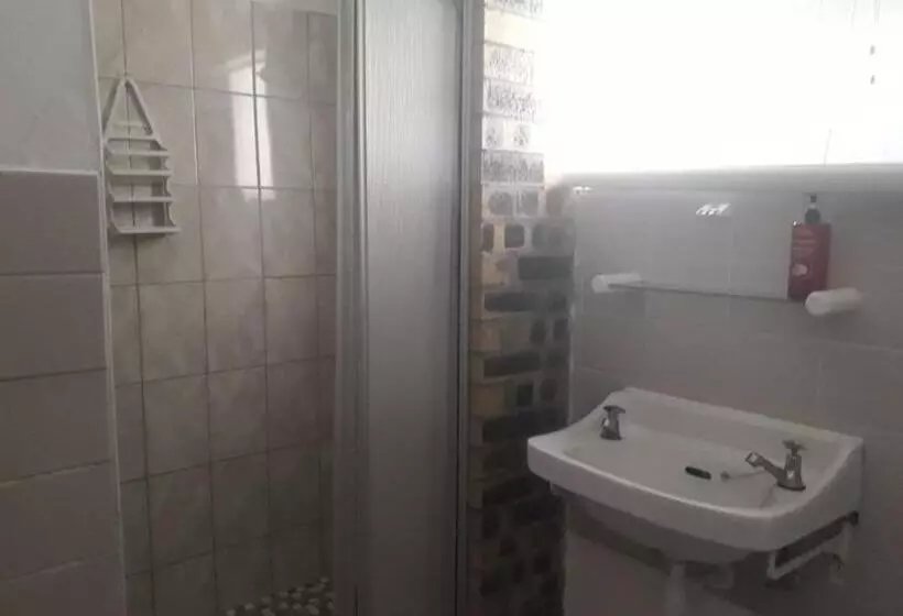 تختخواب و صبحانه Sunflower Self Catering